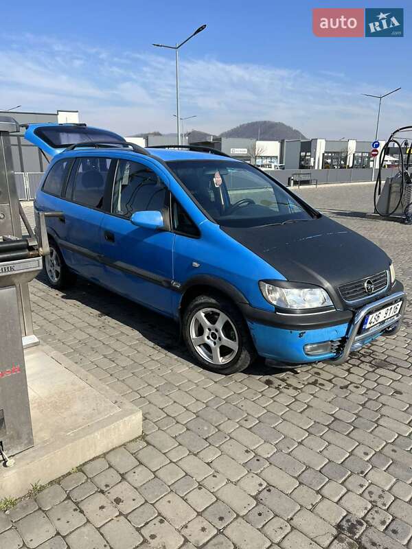 Минивэн Opel Zafira 2001 в Сваляве