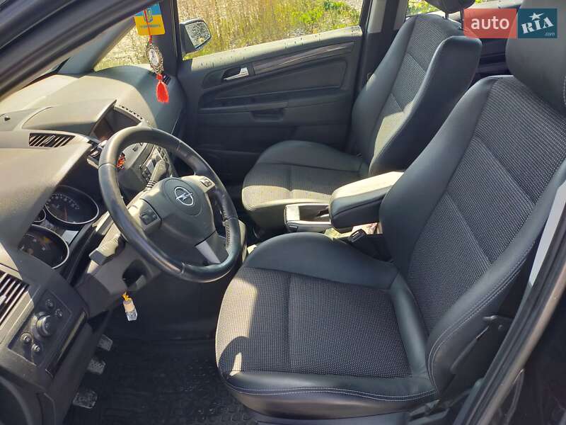 Минивэн Opel Zafira 2005 в Каменец-Подольском