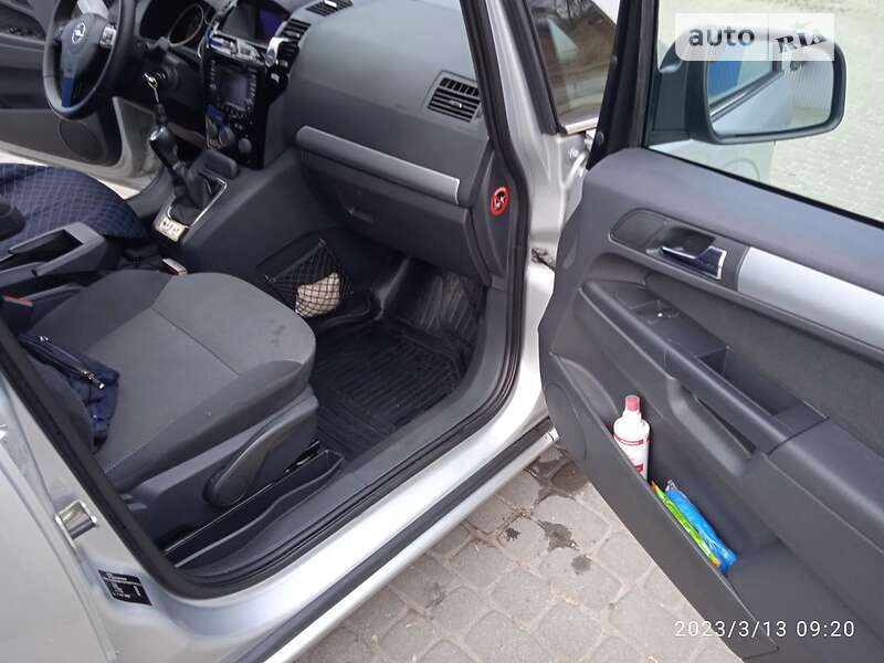 Минивэн Opel Zafira 2012 в Хмельницком