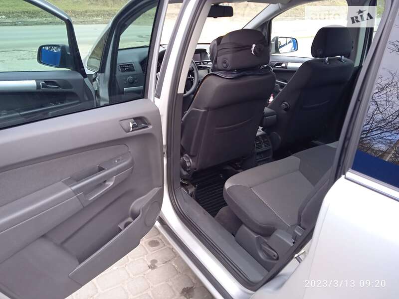 Минивэн Opel Zafira 2012 в Хмельницком