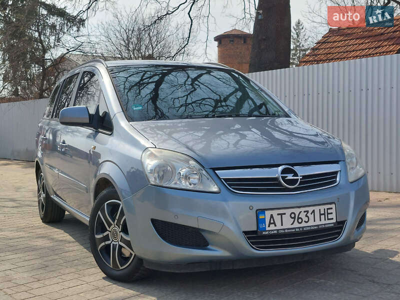 Минивэн Opel Zafira 2009 в Ивано-Франковске