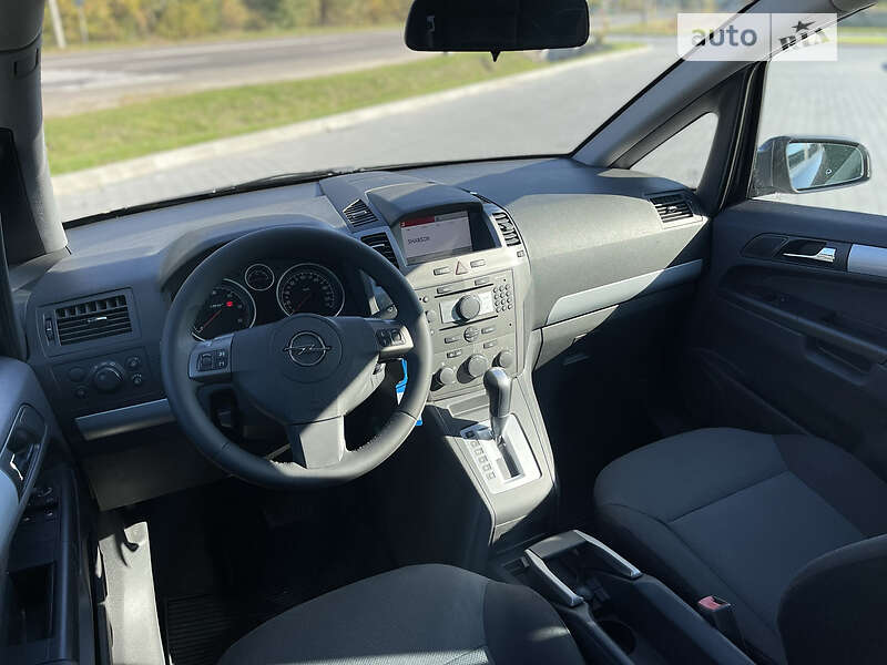 Минивэн Opel Zafira 2008 в Луцке