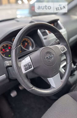 Минивэн Opel Zafira 2008 в 