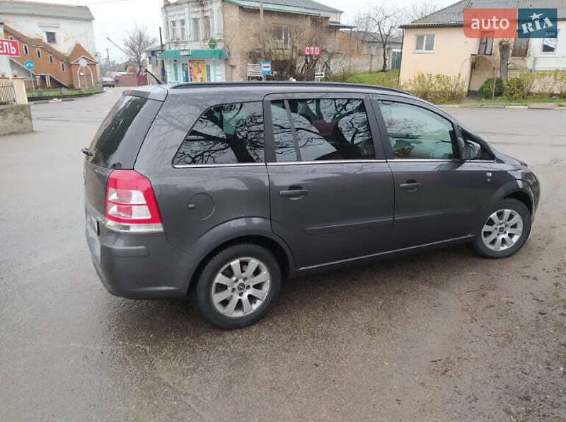 Мінівен Opel Zafira 2010 в Богуславі