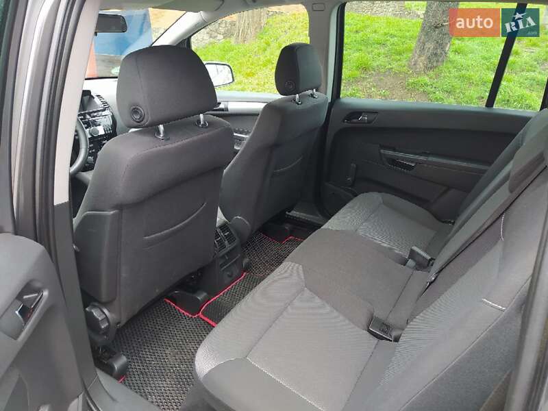 Мінівен Opel Zafira 2010 в Богуславі