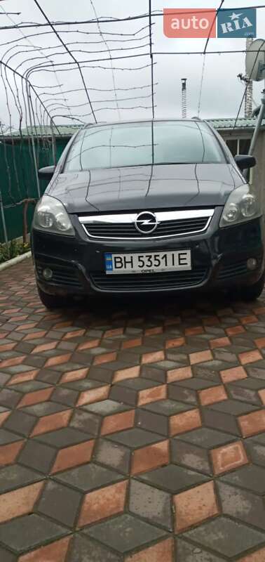 Минивэн Opel Zafira 2007 в Тарутине