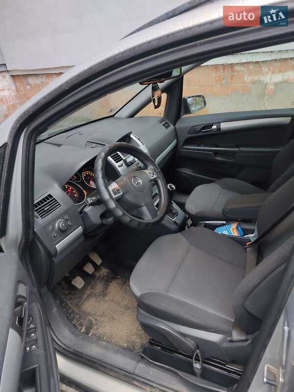 Минивэн Opel Zafira 2009 в Староконстантинове