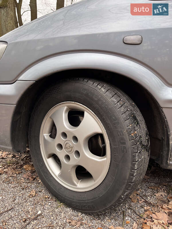 Мінівен Opel Zafira 2004 в Жовкві