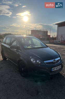Минивэн Opel Zafira 2010 в 