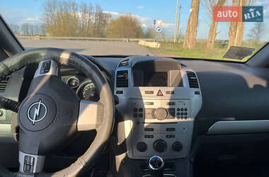 Минивэн Opel Zafira 2010 в 