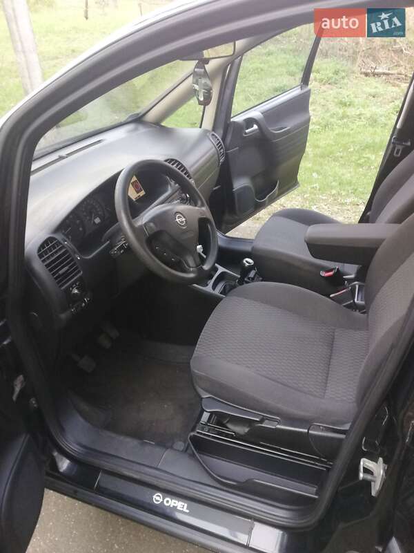 Мінівен Opel Zafira 2004 в Каневі