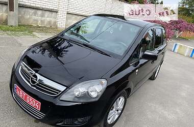 Минивэн Opel Zafira 2010 в 