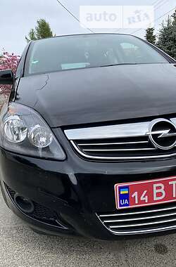 Минивэн Opel Zafira 2010 в 