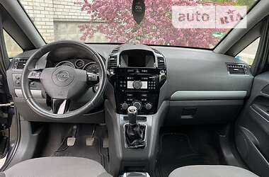 Минивэн Opel Zafira 2010 в 