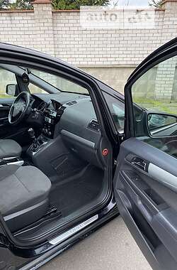 Минивэн Opel Zafira 2010 в 