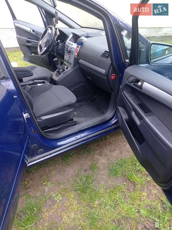 Мінівен Opel Zafira 2009 в Гощі