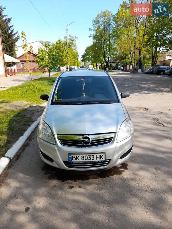 Минивэн Opel Zafira 2009 в Сарнах
