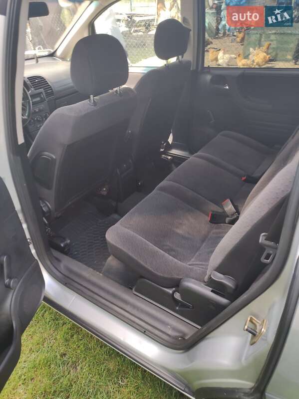 Минивэн Opel Zafira 2001 в Новояворовске