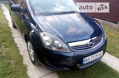 Минивэн Opel Zafira 2010 в Тячеве