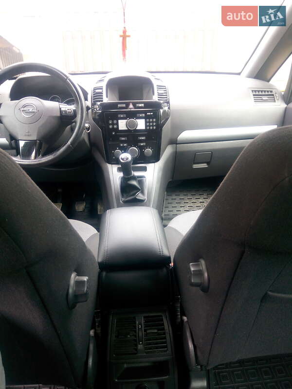 Минивэн Opel Zafira 2010 в Тячеве