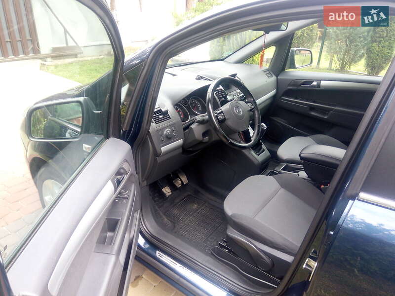 Минивэн Opel Zafira 2010 в Тячеве