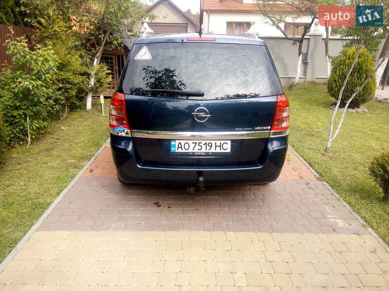 Минивэн Opel Zafira 2010 в Тячеве