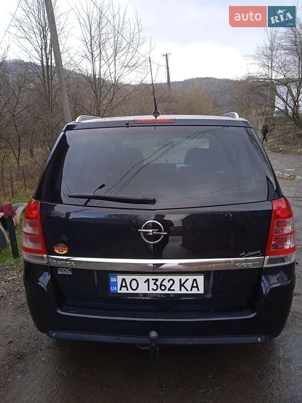Мінівен Opel Zafira 2010 в Воловцю