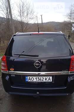 Минивэн Opel Zafira 2010 в Воловце