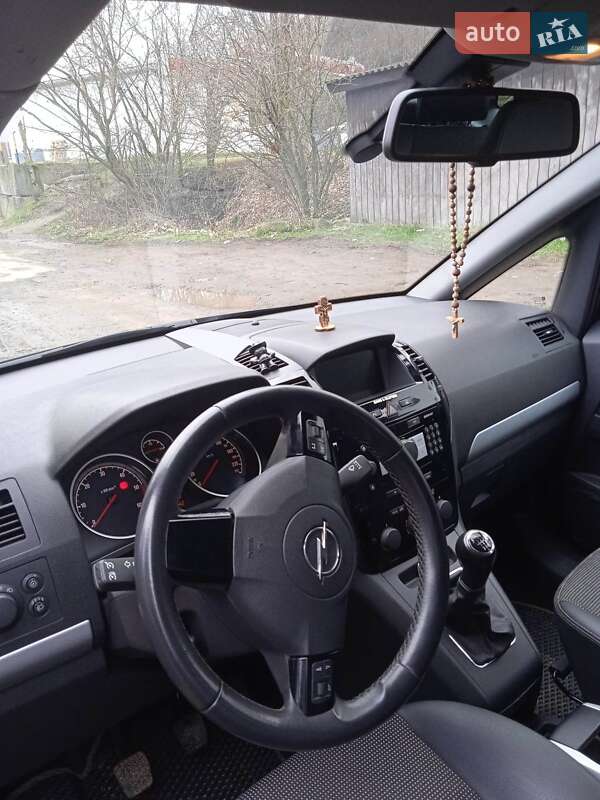 Мінівен Opel Zafira 2010 в Воловцю