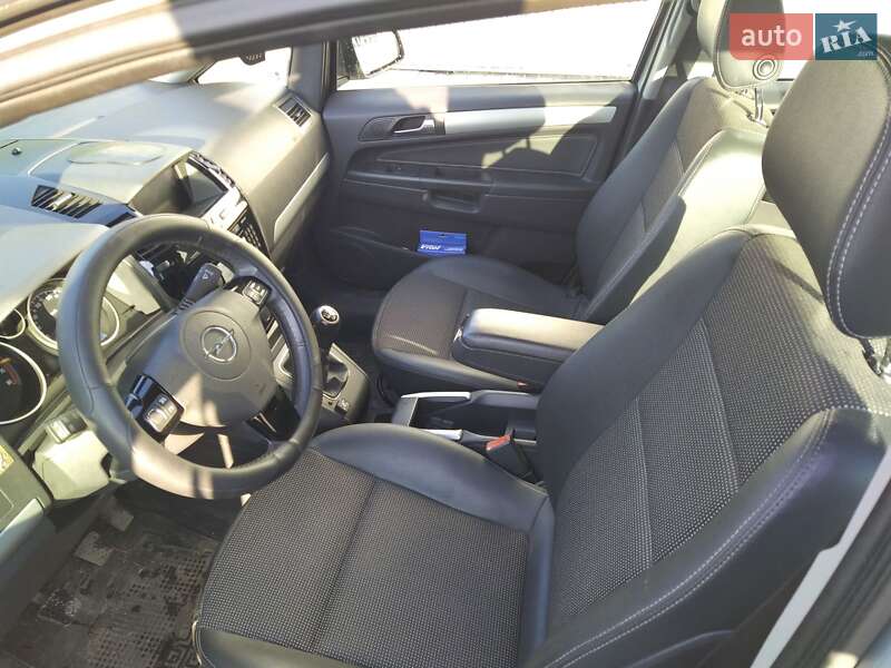Минивэн Opel Zafira 2008 в Луцке
