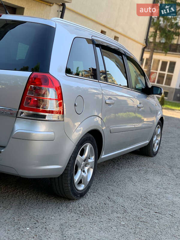 Минивэн Opel Zafira 2008 в Черновцах