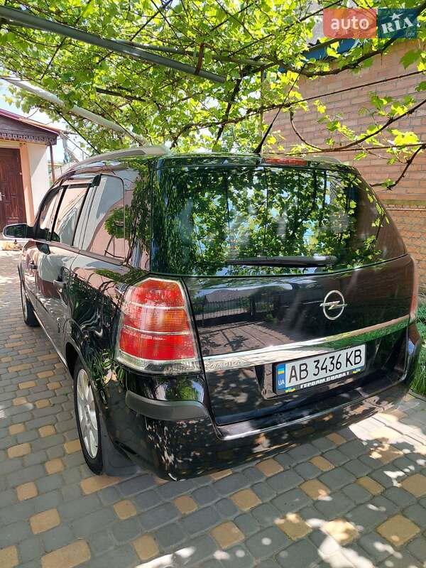 Минивэн Opel Zafira 2007 в Калиновке
