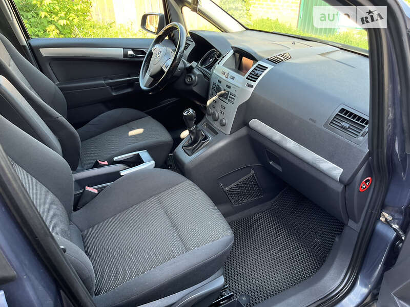 Минивэн Opel Zafira 2009 в Полтаве