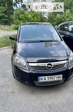 Минивэн Opel Zafira 2008 в Киеве