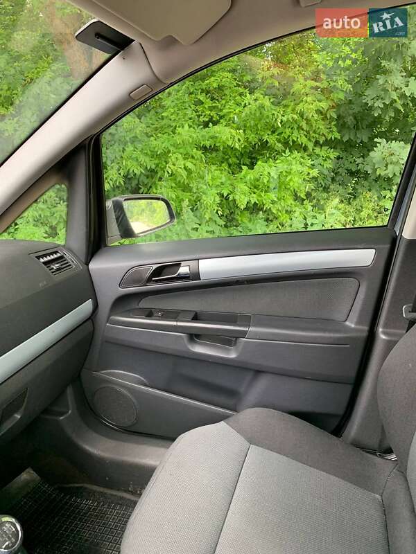 Мінівен Opel Zafira 2005 в Радивиліві