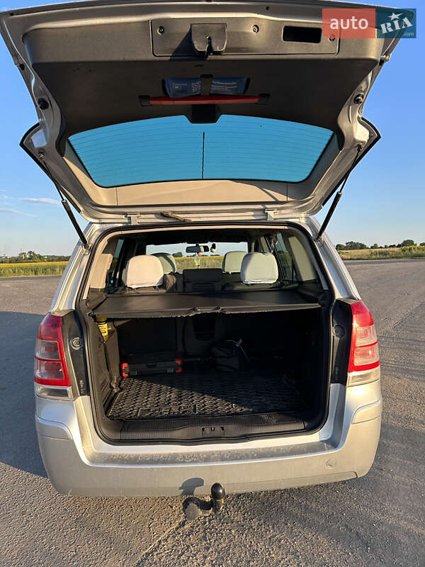 Минивэн Opel Zafira 2011 в Каменец-Подольском