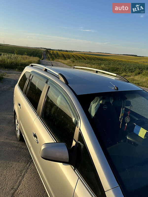 Минивэн Opel Zafira 2011 в Каменец-Подольском