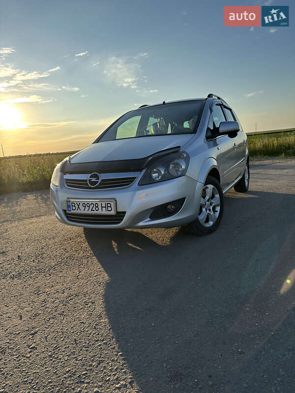 Минивэн Opel Zafira 2011 в Каменец-Подольском