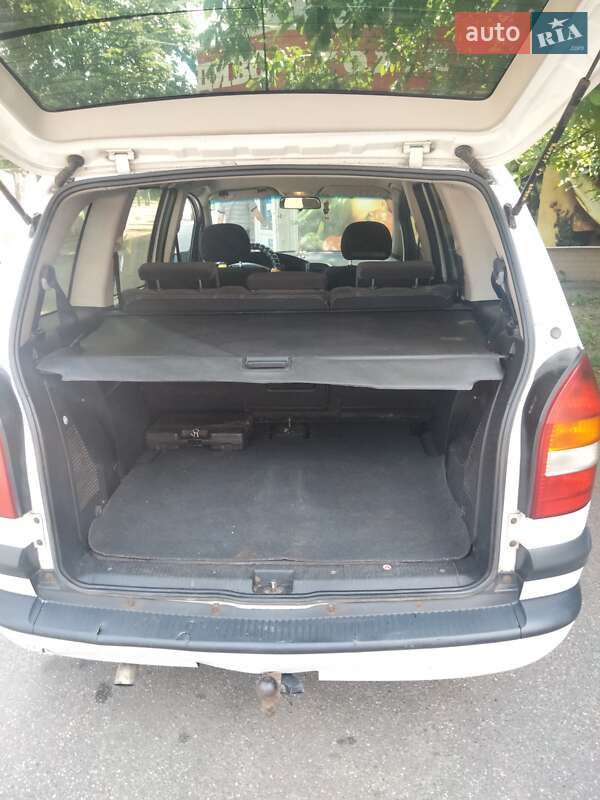 Мінівен Opel Zafira 2001 в Кривому Розі