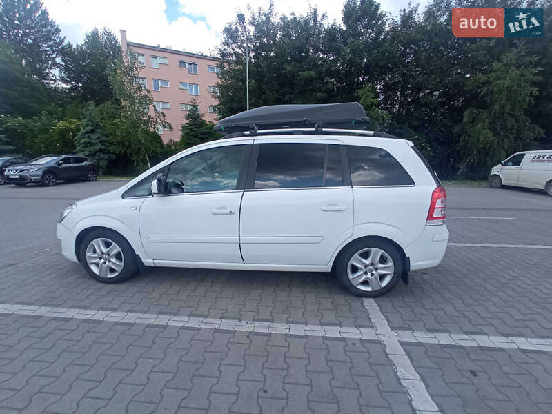 Минивэн Opel Zafira 2011 в Хмельнике