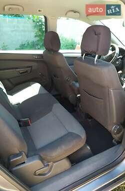 Минивэн Opel Zafira 2006 в Светловодске