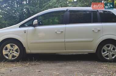 Минивэн Opel Zafira 2011 в 