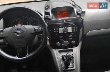Минивэн Opel Zafira 2011 в 