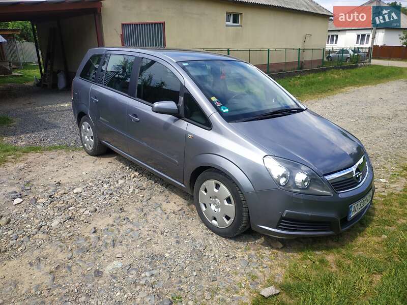 Минивэн Opel Zafira 2006 в Сваляве