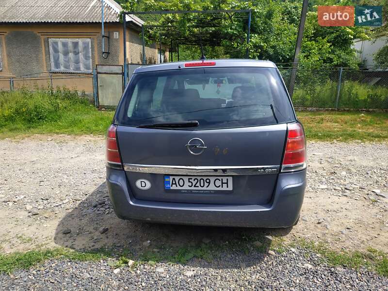 Минивэн Opel Zafira 2006 в Сваляве