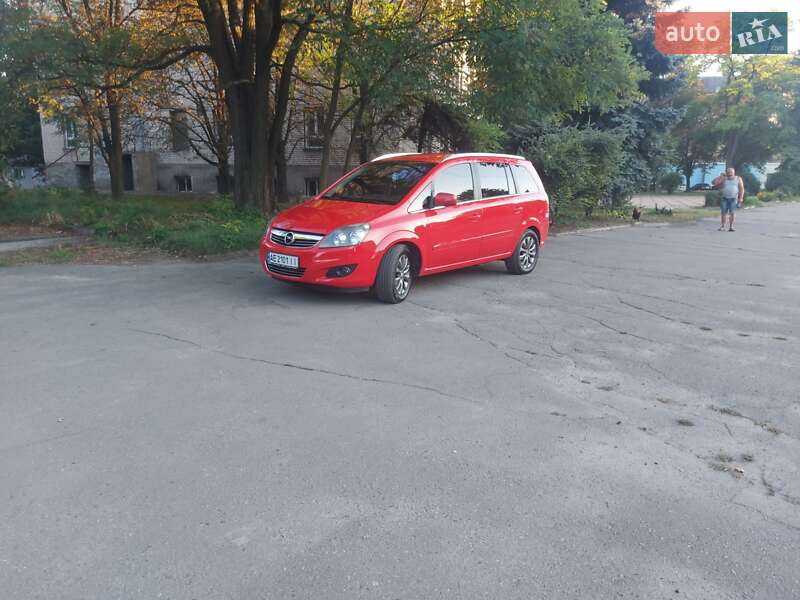Мінівен Opel Zafira 2010 в Дніпрі