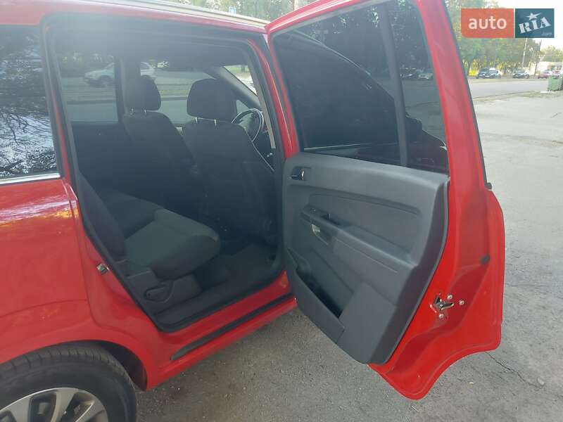 Мінівен Opel Zafira 2010 в Дніпрі