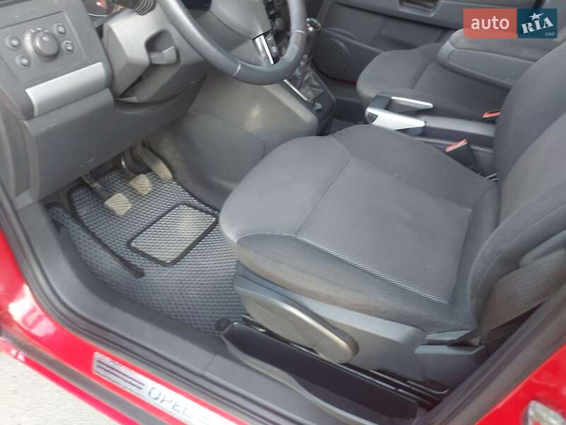Мінівен Opel Zafira 2010 в Дніпрі