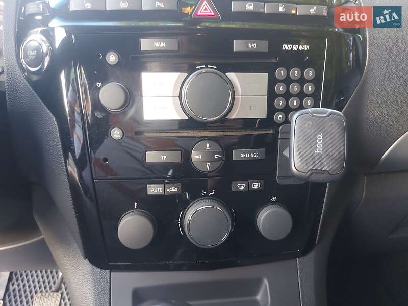 Мінівен Opel Zafira 2010 в Дніпрі