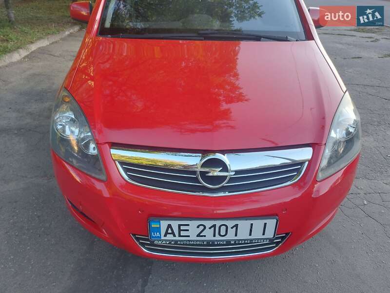 Мінівен Opel Zafira 2010 в Дніпрі